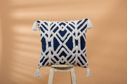 Bisthorta pillow cover - detail view