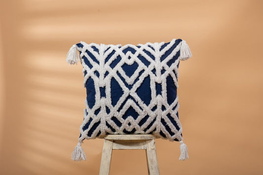 Bisthorta pillow cover - detail view