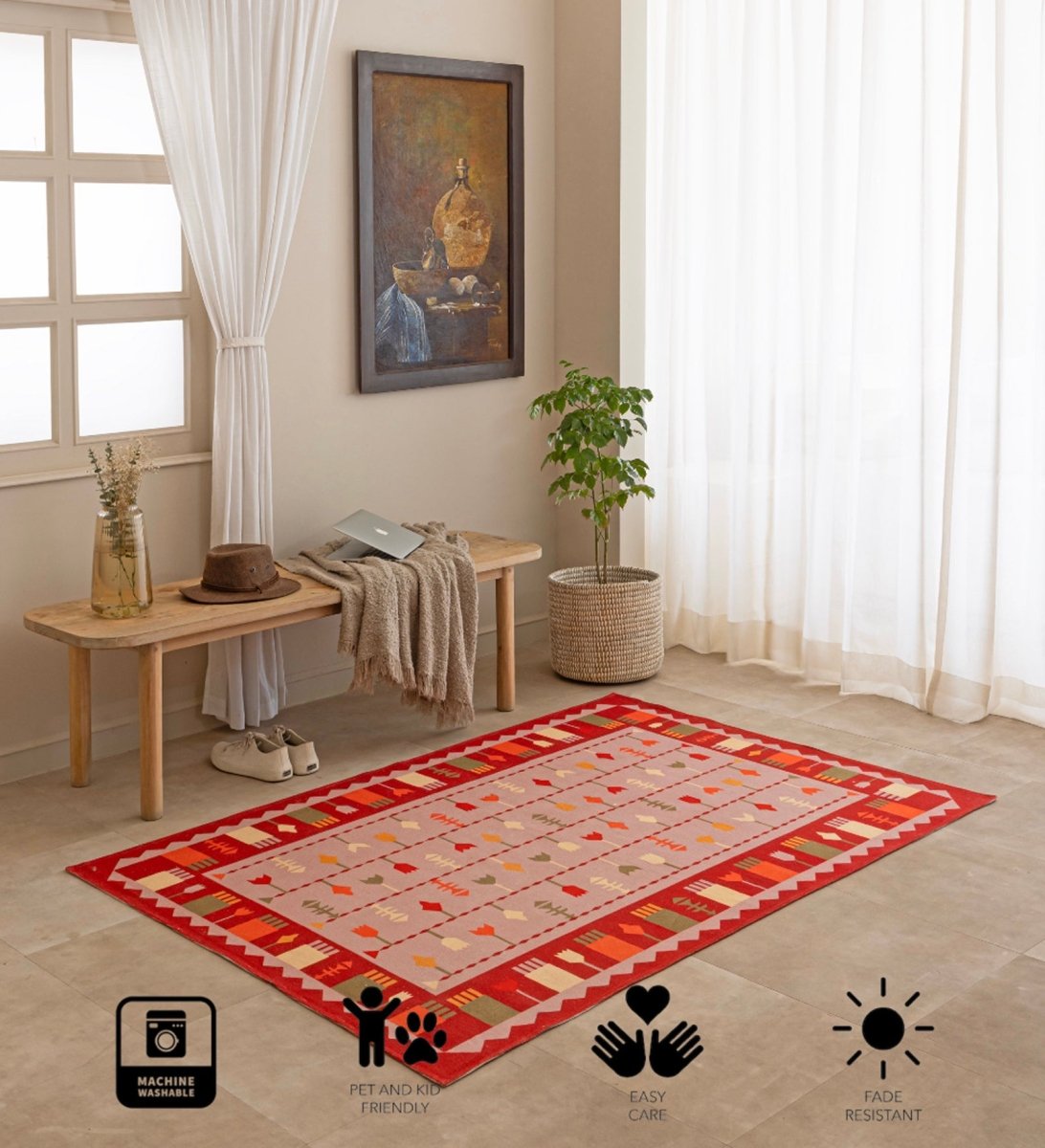 Coral Nomad Arrow rug - detail view