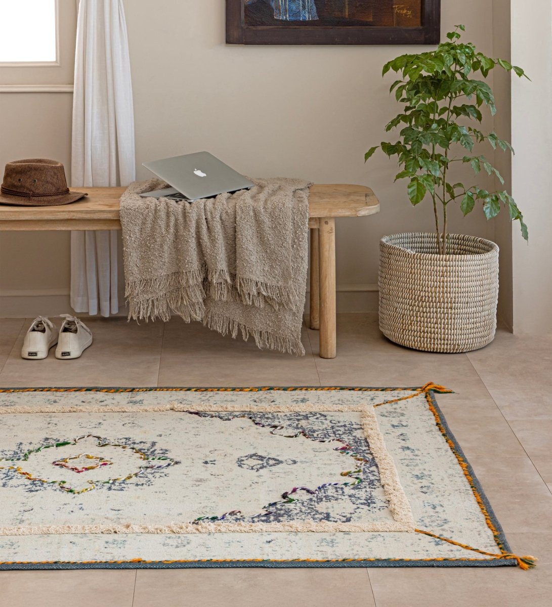 Ivory Vintage Medallion rug - side view