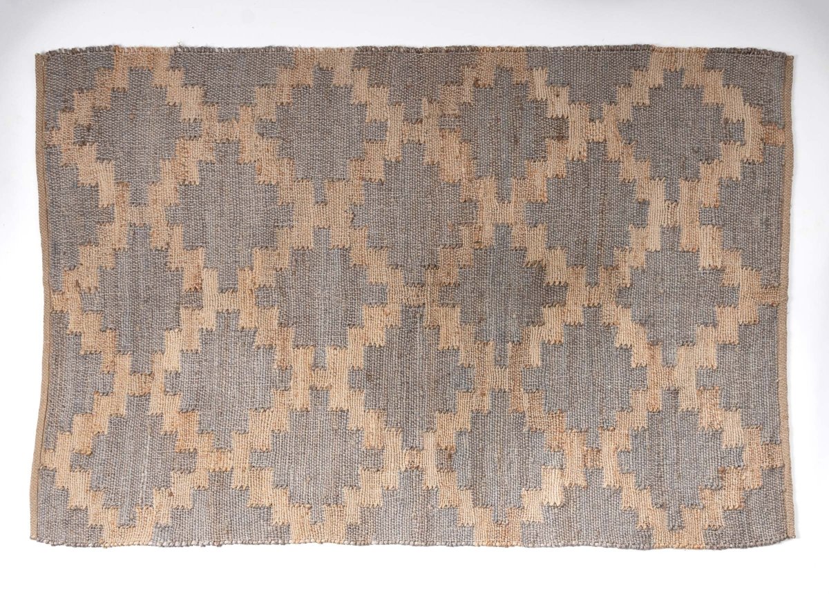 MASTUNG - HAND WOVEN JUTE RUG