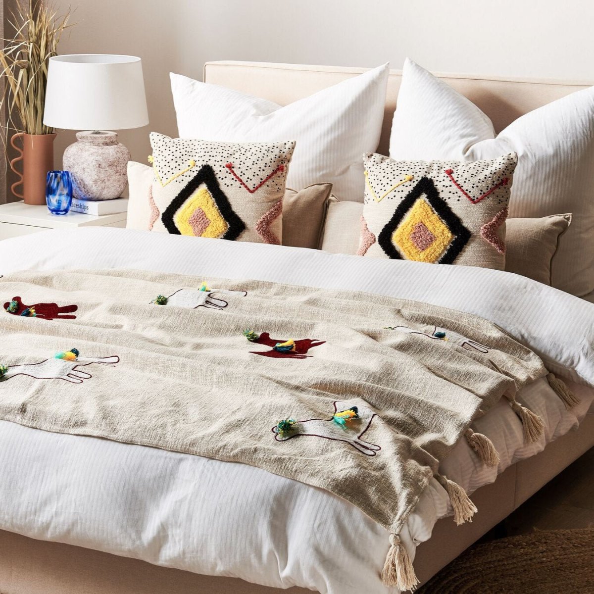 NAJUY - Decorative Embroidery Throw Blanket