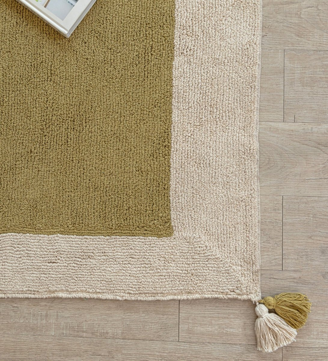 Sage Border Hand Tufted rug - side view