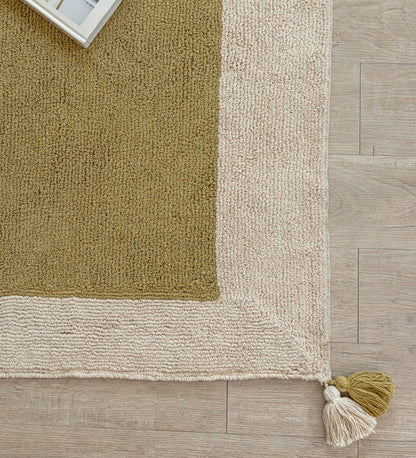 Sage Border Hand Tufted rug - side view