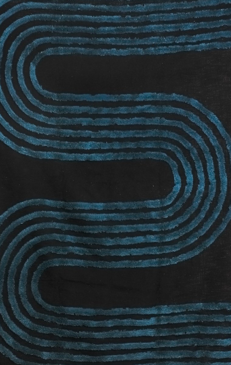 SERRA - Modern Tufted Throw